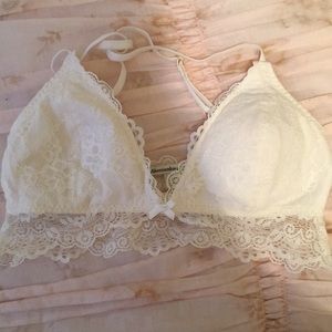 SUPER CUTE WHITE LACE BRALETTE